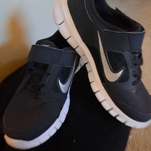 Size 3Y Black Nike Boys Shoe